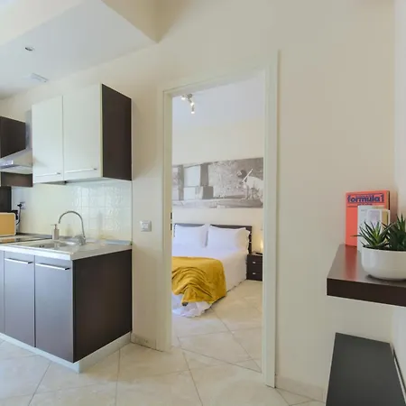 Imola Residence Guest house *