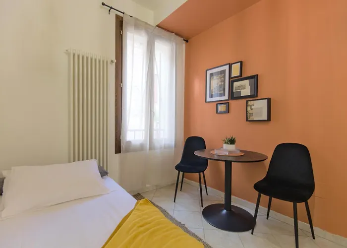 게스트하우스 Imola Residence 3*